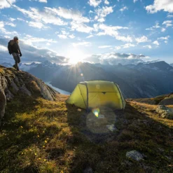 Exped Venus 2 Extreme Tent 16 Exped Venus 2 Extreme Tent -Nomad Outdoor exped venus ii extreme lightweight hiking tent in field 3